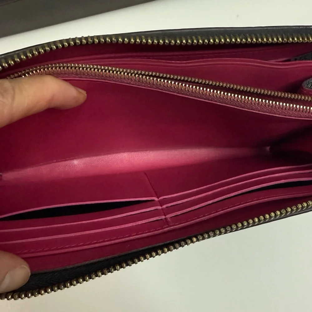 Louis Vuitton Portefeuille Comete Long Bifold Wallet Taurillon